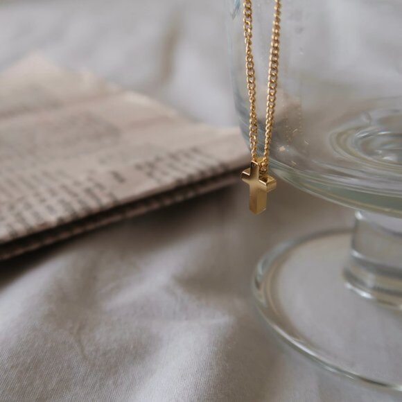 NEW 18K Gold Plated Double Layer Cross Necklace - Picture 4 of 10